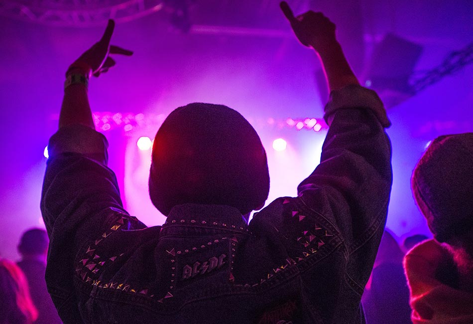 In the Groove: The Latest Trends in the DJ World – boteco Premium